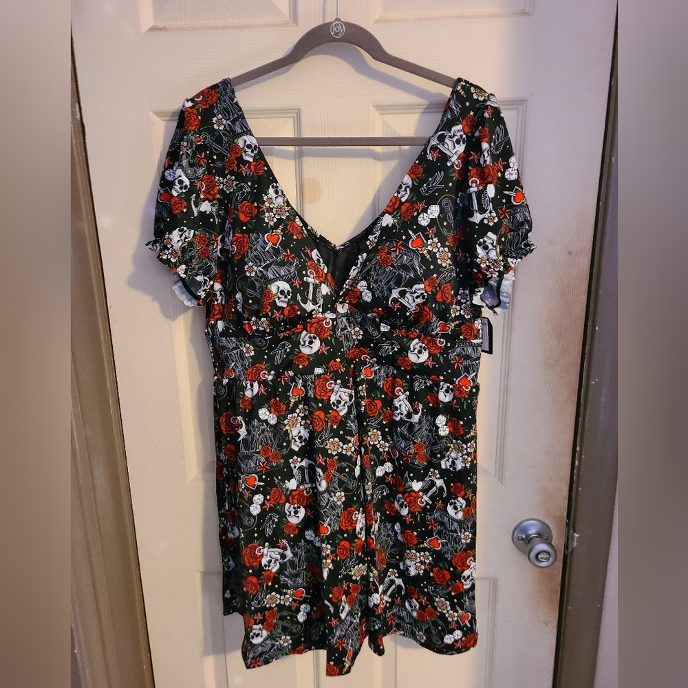 NWT Torrid Size 3- Retro, Wireless Puff Sleeve Swim Dress (Long Length)
